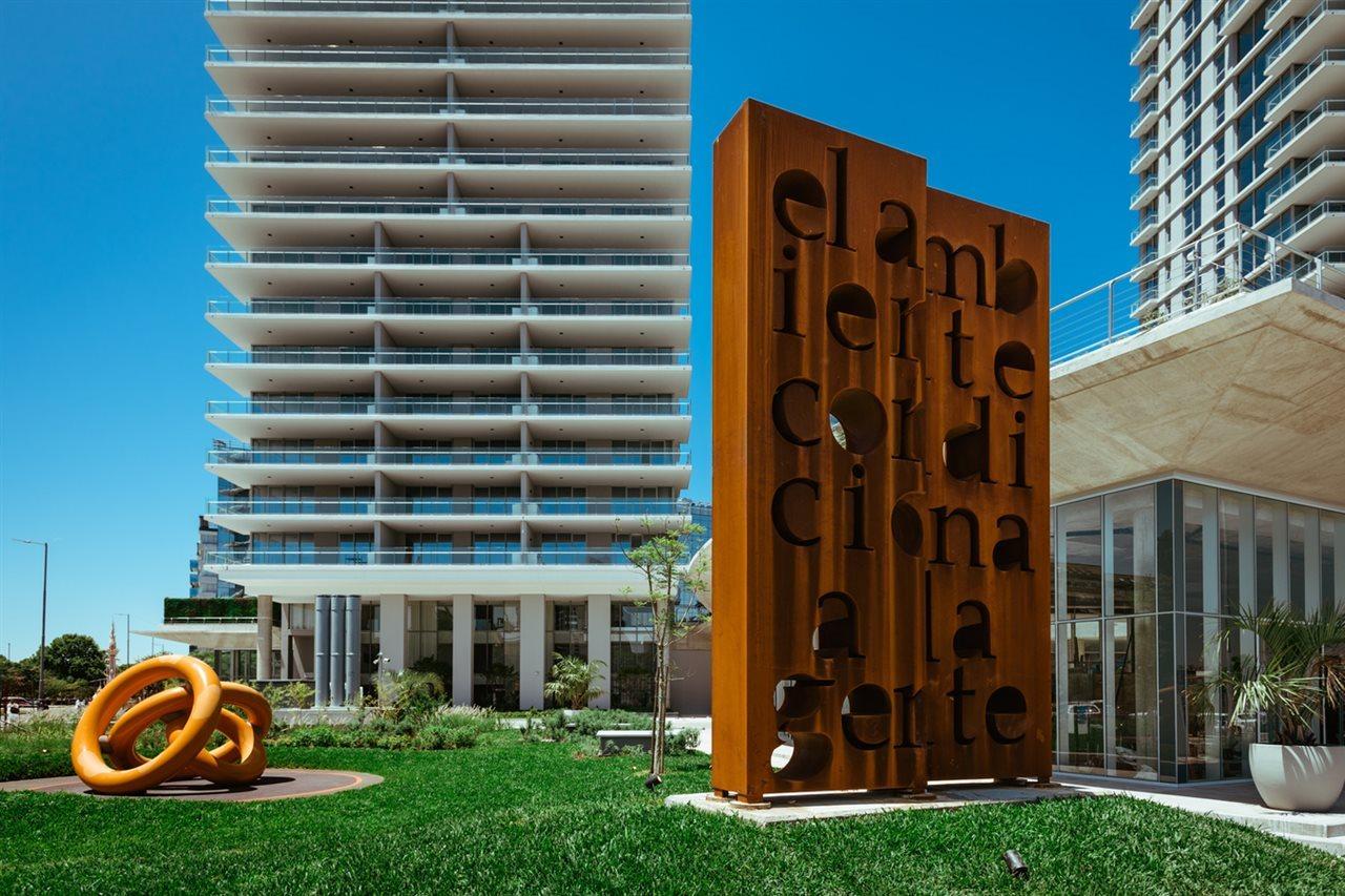 Sls Buenos Aires Puerto Madero Hotel Ngoại thất bức ảnh The sculpture in 2012