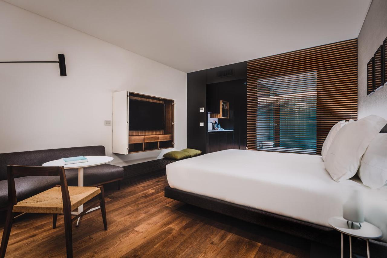Sls Buenos Aires Puerto Madero Hotel Ngoại thất bức ảnh A room at the hotel