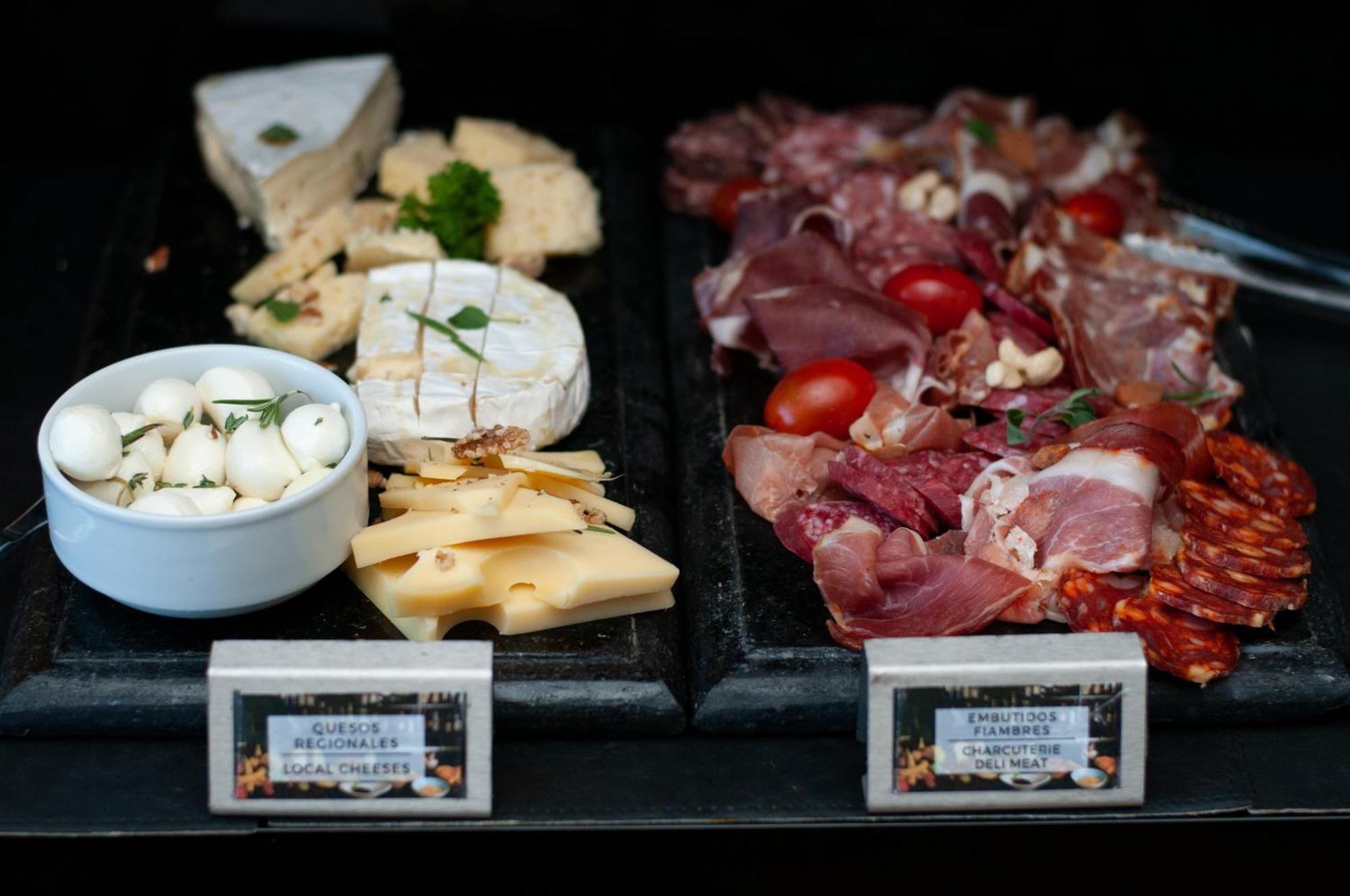 Sls Buenos Aires Puerto Madero Hotel Ngoại thất bức ảnh Cheese and cold cuts